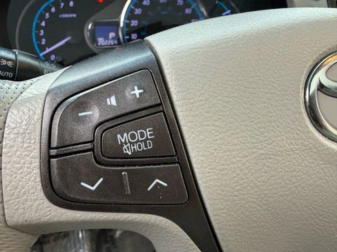 Used 2012 Toyota Sienna XLE image 23