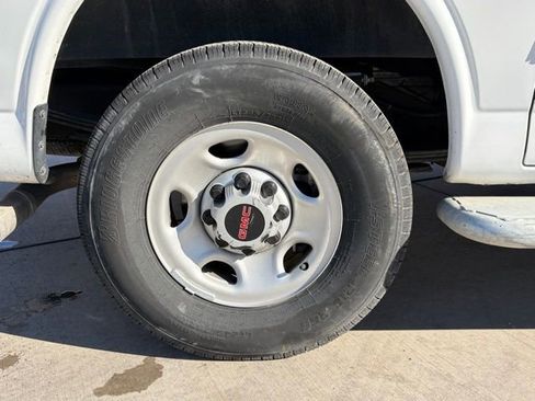 Used 2024 GMC Savana 2500 w/ Driver Convenience Package image 9