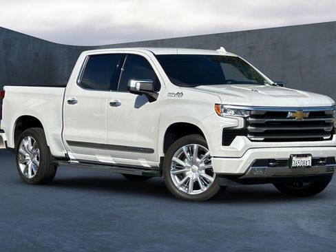 Used 2024 Chevrolet Silverado 1500 High Country w/ Technology Package image 2