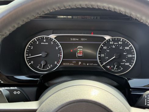 Used 2025 Nissan Pathfinder SV AWD/4WD image 15