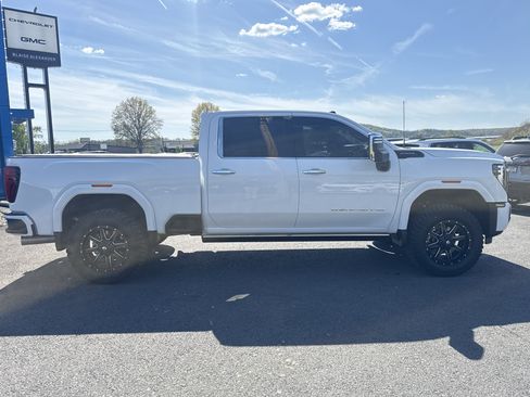 Used 2024 GMC Sierra 2500 Denali Ultimate AWD/4WD image 2