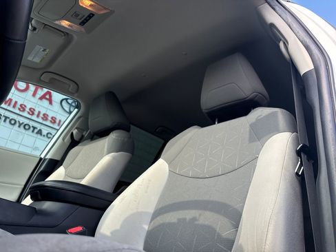 Used 2020 Toyota RAV4 XLE w/ XLE Grade Weather Package AWD/4WD image 9