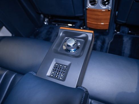 Used 2011 Rolls-Royce Phantom Sedan RWD image 40