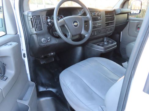 Used 2015 Chevrolet Express 2500 image 8