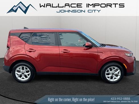 Used 2022 Kia Soul LX w/ Technology Package FWD image 6