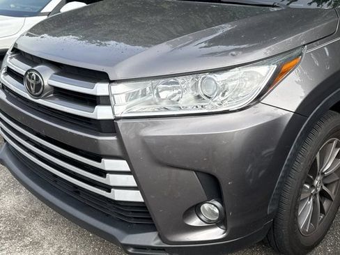 Used 2019 Toyota Highlander XLE AWD/4WD image 7