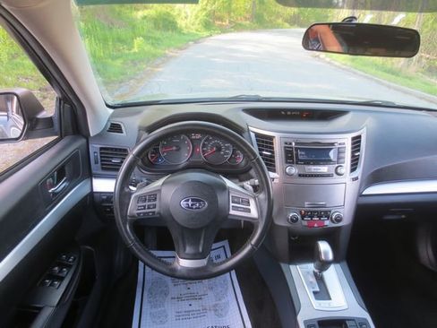 Used 2013 Subaru Outback 2.5i Premium w/ All-Weather Pkg AWD/4WD image 9