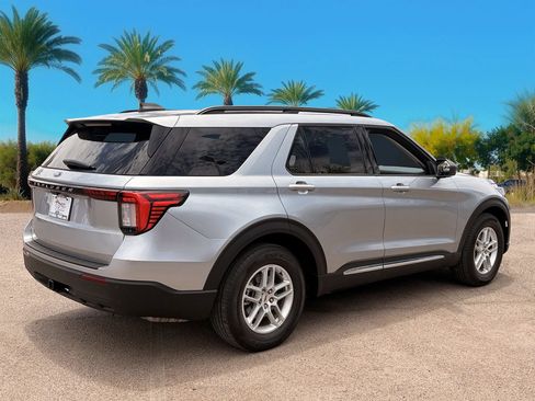 Certified 2025 Ford Explorer Active RWD image 4