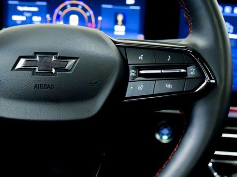 Used 2024 Chevrolet Traverse RS image 33