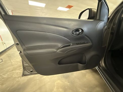 Used 2012 Nissan Versa SV w/ Convenience Pkg image 11