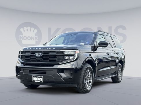 Used 2025 Ford Expedition Active AWD/4WD image 1