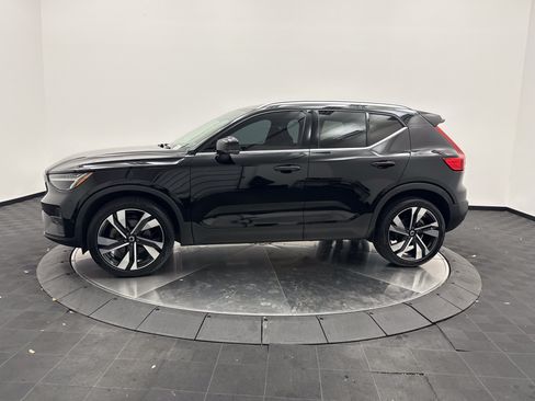 Certified 2023 Volvo XC40 B5 Plus w/ Protection Package Premier AWD/4WD image 4