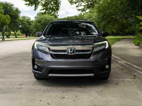Used 2019 Honda Pilot Touring image 3