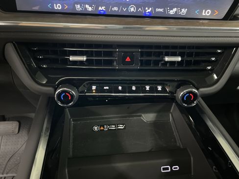 Certified 2025 Chevrolet Suburban High Country image 71