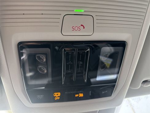 New 2026 Volkswagen Tiguan SE image 11