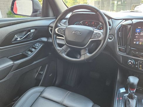 Used 2023 Chevrolet Traverse RS FWD image 9