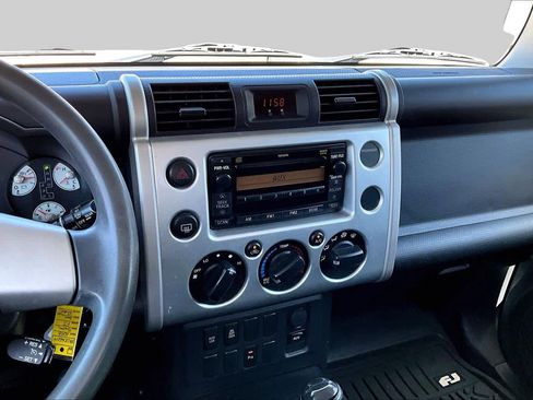 Used 2008 Toyota FJ Cruiser 2WD image 6