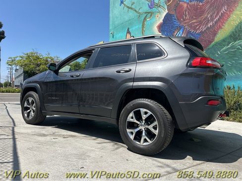 Used 2015 Jeep Cherokee Trailhawk image 3