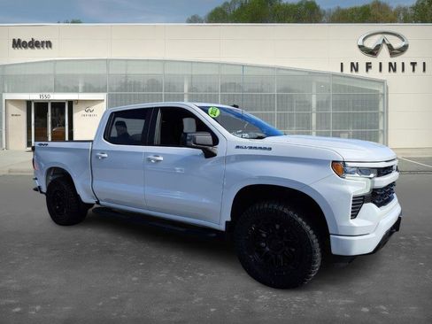 Used 2023 Chevrolet Silverado 1500 RST image 2