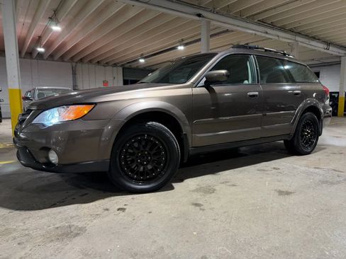 Used 2008 Subaru Outback 2.5i Limited AWD/4WD image 2