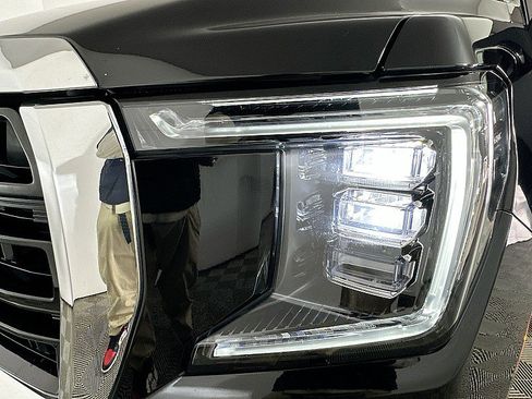 Used 2023 GMC Yukon SLE w/ Gmc Pro Safety Plus Package image 33