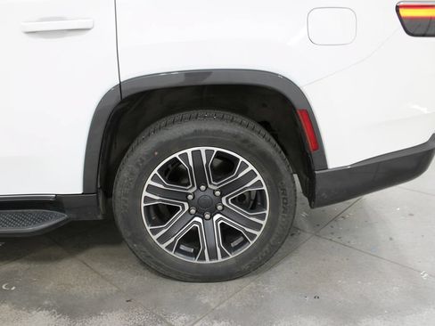 Used 2022 Jeep Wagoneer Series III w/ Flexible Seating Group AWD/4WD image 41