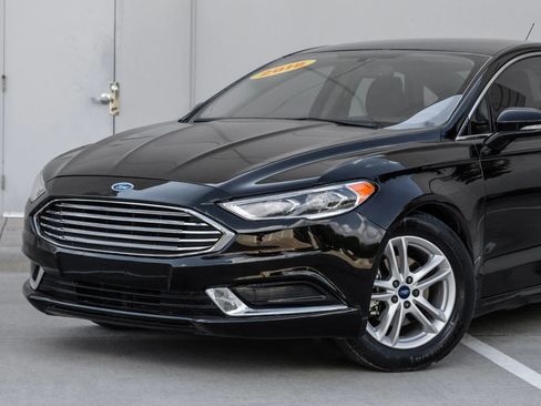 Used 2018 Ford Fusion SE w/ Fusion SE Technology Package FWD image 7