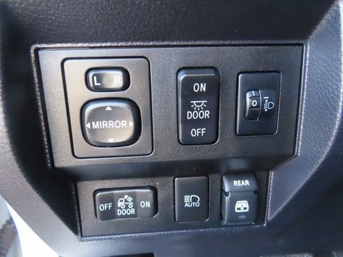 Used 2018 Toyota Tundra SR5 image 27