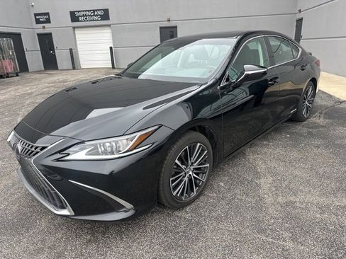 Certified 2022 Lexus ES 300h w/ Premium Package image 7