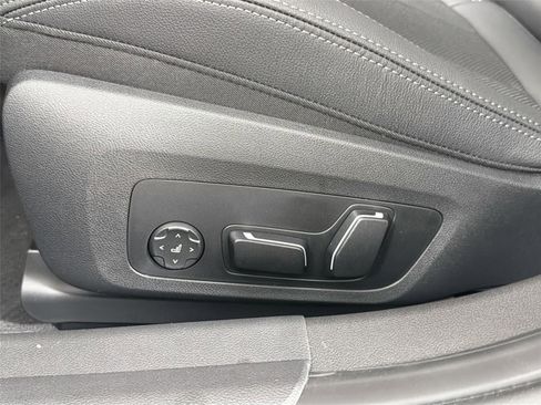 New 2026 BMW 330i Sedan w/ M Sport Package RWD image 18