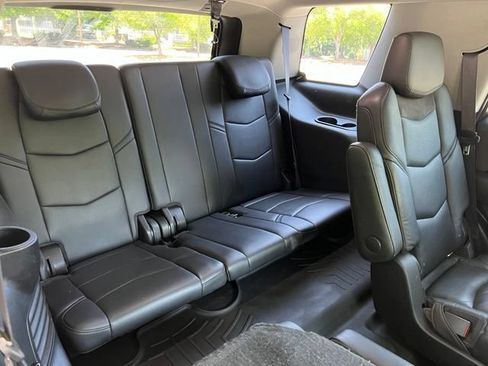 Used 2017 Cadillac Escalade Luxury RWD image 25