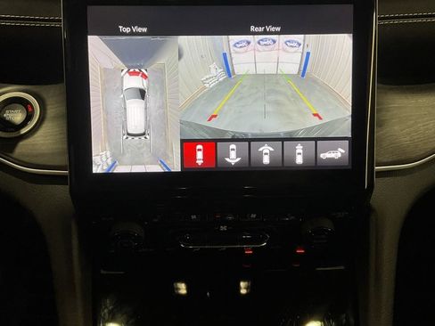 Used 2023 Jeep Grand Cherokee L Limited w/ Luxury Tech Group II image 21