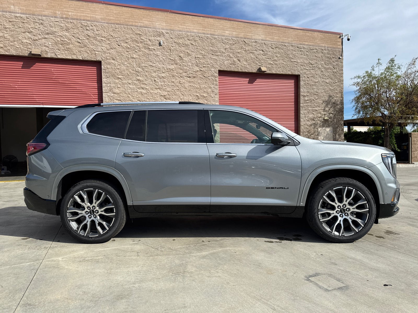 Used 2026 GMC Acadia Denali Ultimate w/ LPO, Floor Liner Package AWD/4WD image 7