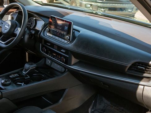 Used 2023 Nissan Rogue SV image 11