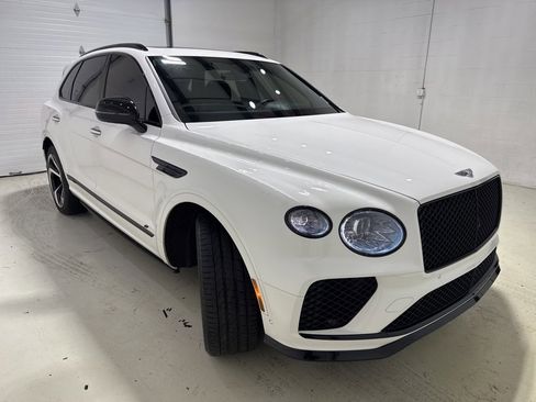 Used 2023 Bentley Bentayga image 3