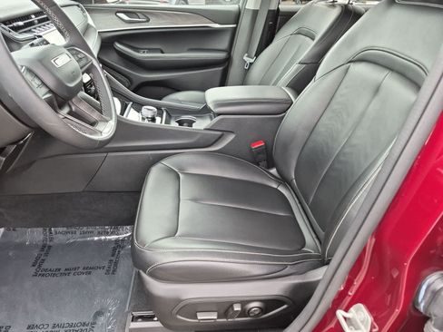 Used 2023 Jeep Grand Cherokee L Limited AWD/4WD image 16