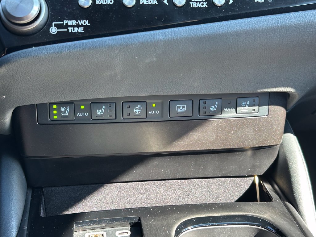 Used 2024 Lexus ES 300h w/ Technology Package FWD image 33