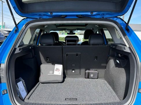 Used 2025 Volkswagen Taos SE image 19