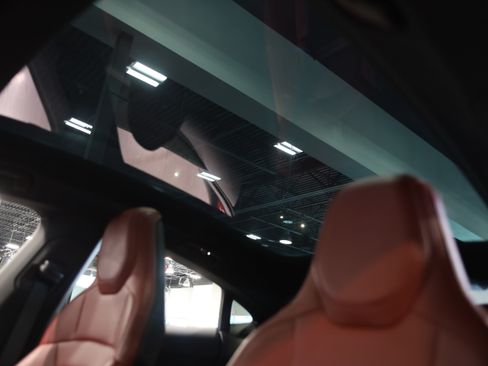 Used 2022 Porsche Taycan RWD image 29