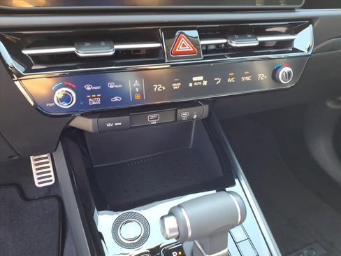 New 2025 Kia Niro EX Touring image 23