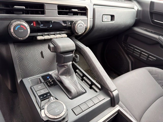 Certified 2025 Toyota Tacoma SR5 AWD/4WD image 24