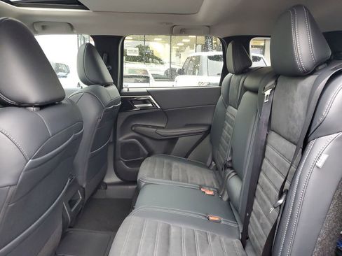 New 2025 Mitsubishi Outlander SE image 13