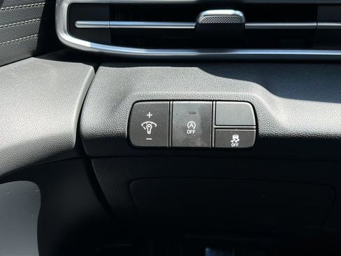 Certified 2025 Hyundai Elantra SE image 26