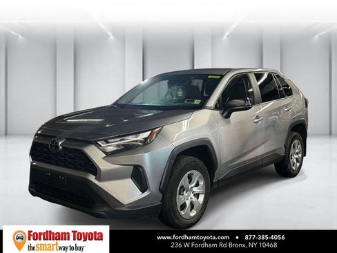 Used 2023 Toyota RAV4 LE AWD/4WD image 4