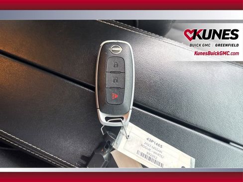 Used 2023 Nissan Rogue S image 41