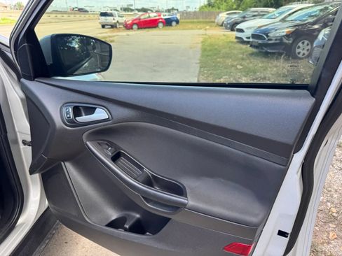 Used 2018 Ford Focus SE FWD image 20