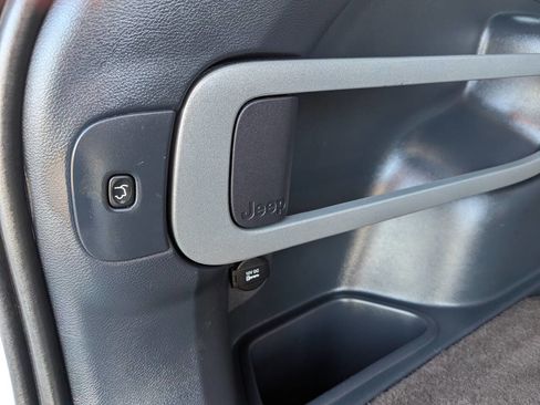 Used 2015 Jeep Cherokee Limited w/ Luxury Group image 29