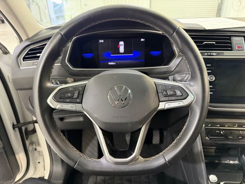 Used 2022 Volkswagen Tiguan SE image 16