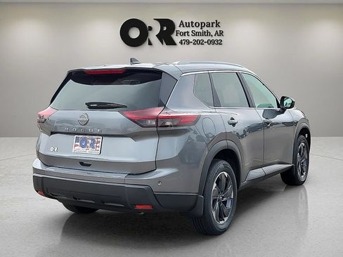 Used 2025 Nissan Rogue SV w/ SV Premium Package FWD image 5