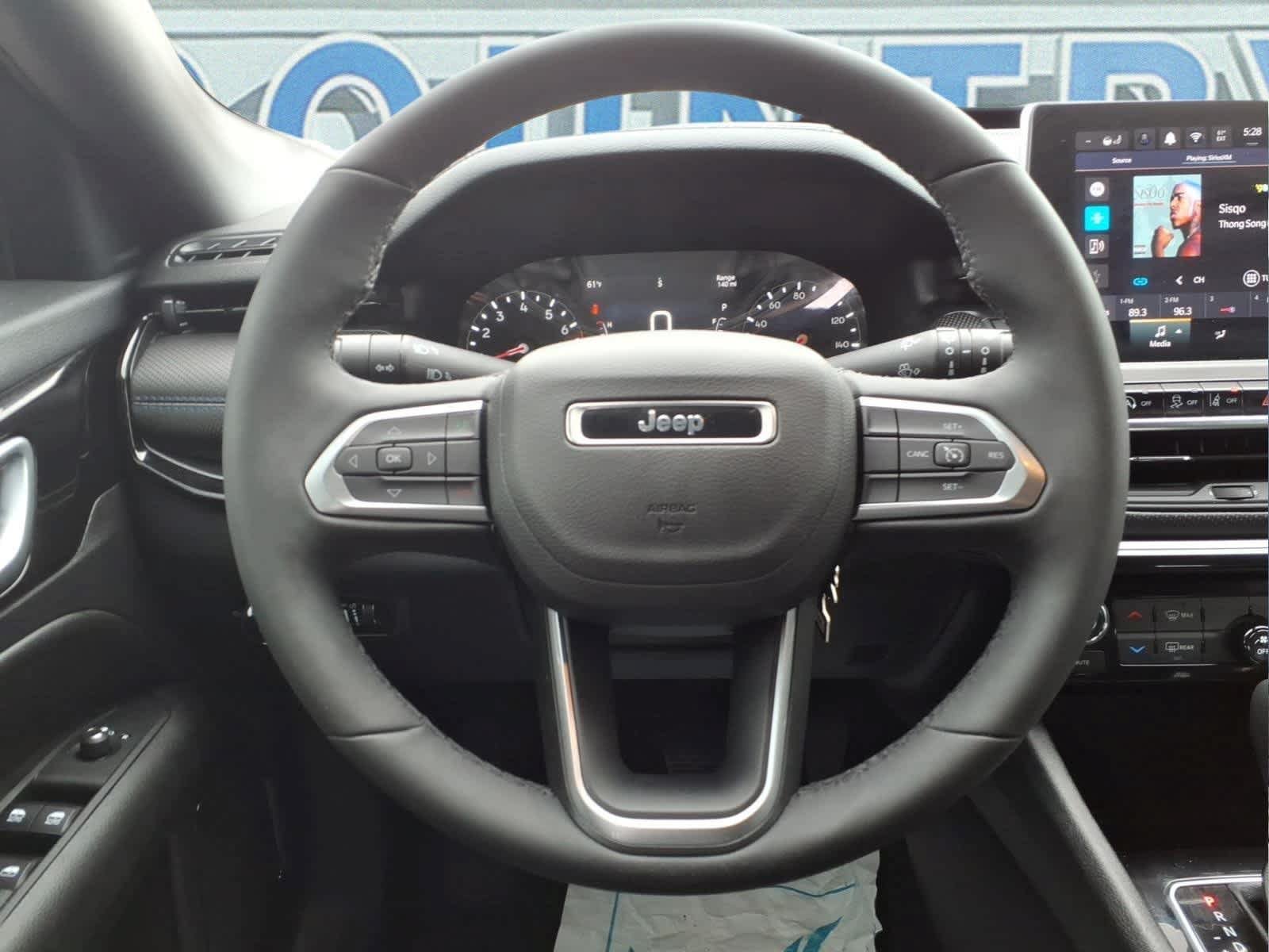 Used 2026 Jeep Compass Latitude AWD/4WD image 15